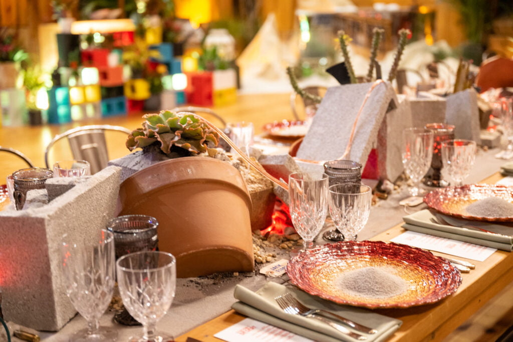 themed tables runner