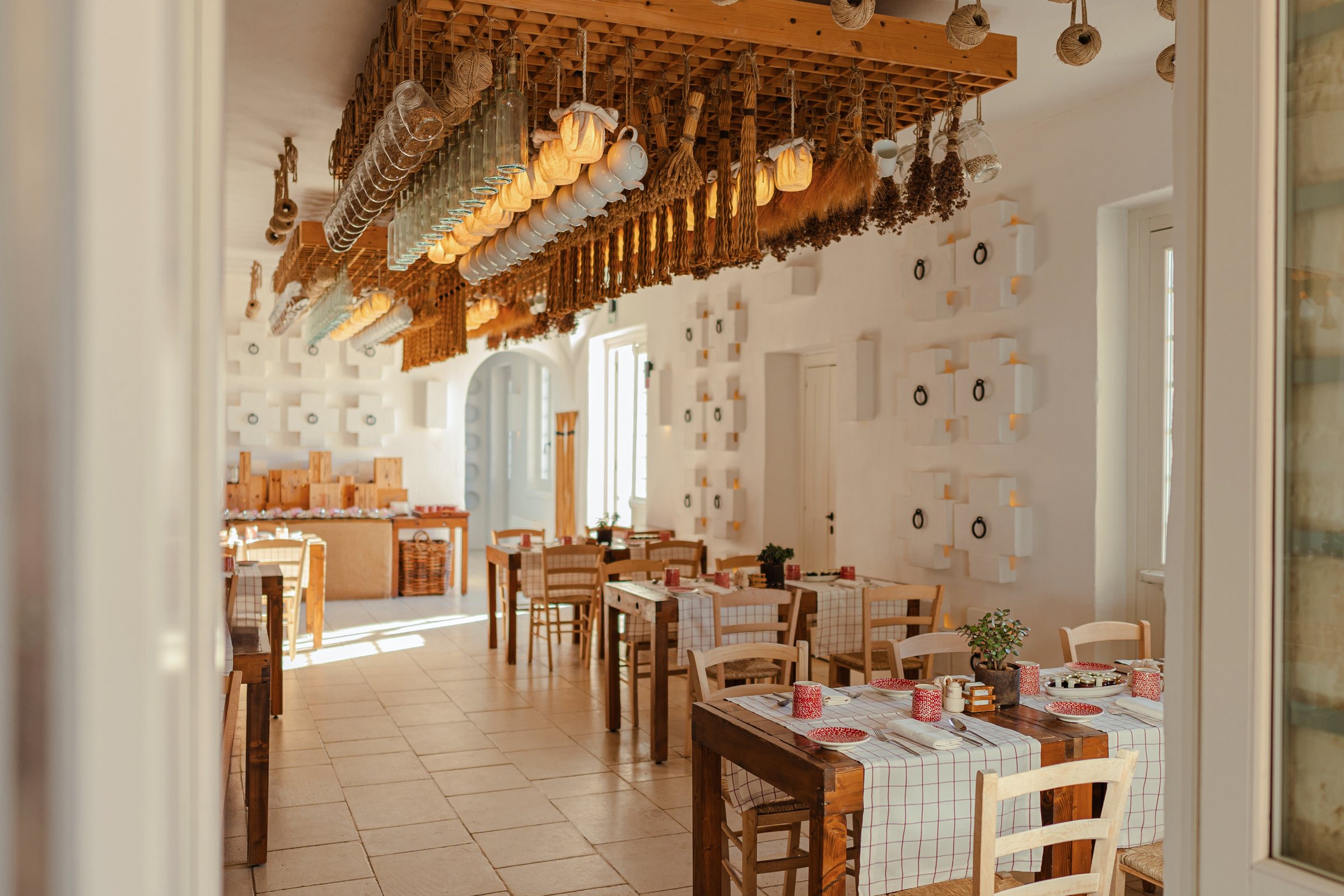 La Frasca, tables laid.